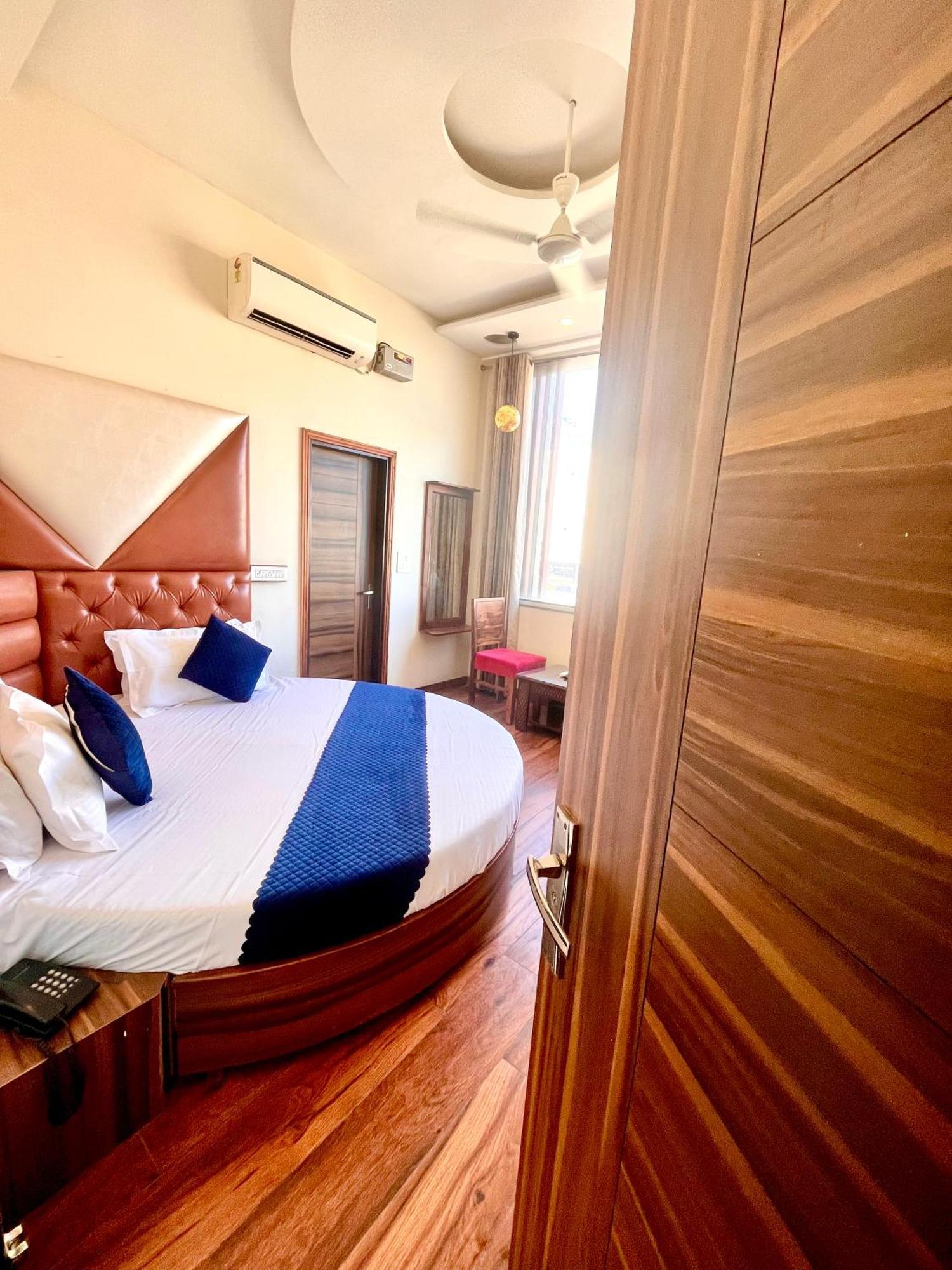 Hotel Woodcrest Zirakpur - Best Family Hotel By - A Unit Of Sidham Group Exterior photo